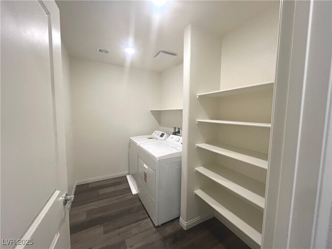 Building Photo - 510 Golden Cardinal Ave