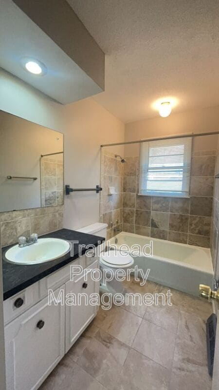 Building Photo - 6109 N Broadway