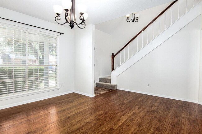 Building Photo - 505 Heathgate Dr