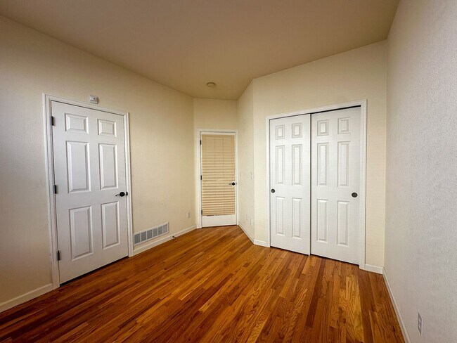 Building Photo - Luxurious Castle Pine living awaits!