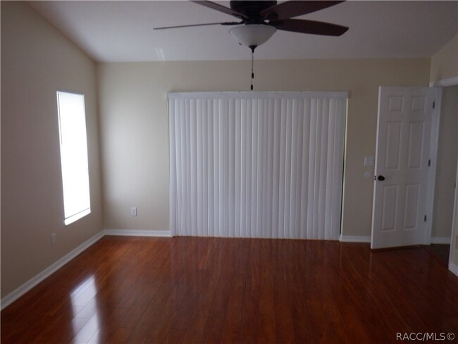 Building Photo - 335 E Falconry Ct