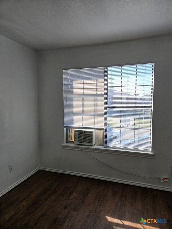 Building Photo - 3404 Barcelona Dr