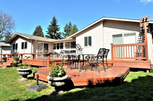 Building Photo - 1814 Whitman Ct NE