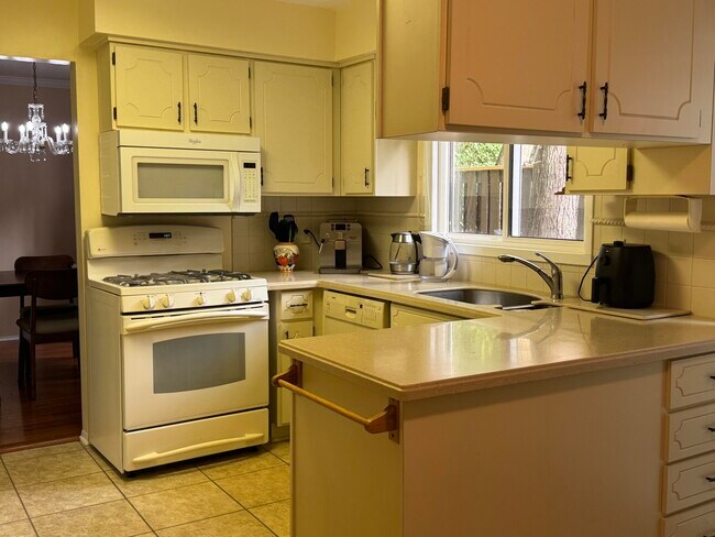 Building Photo - 4065 Justin Ct