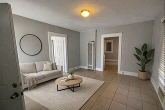 Building Photo - 331 N 5th St