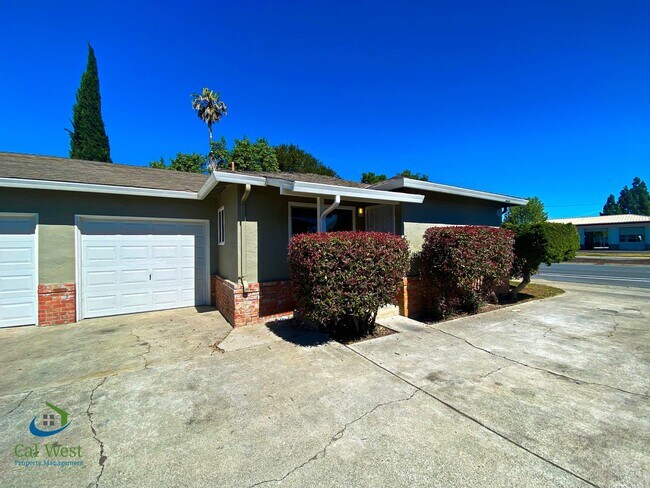 Building Photo - 01776 -3619/3621  Camden Avenue