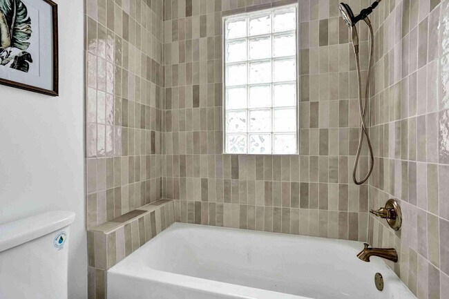 Building Photo - 435 35th St