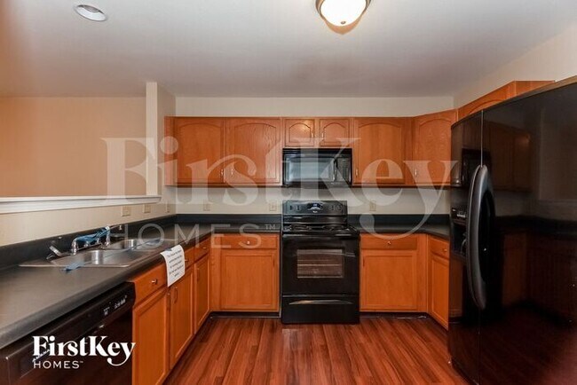Building Photo - 955 Littleton Dr
