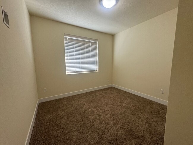 Building Photo - Rent Reduced! Home in Quincy