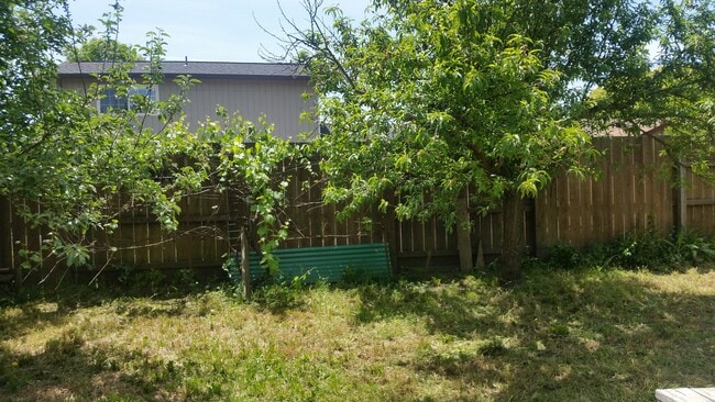 Building Photo - 850 Glenbrook Dr