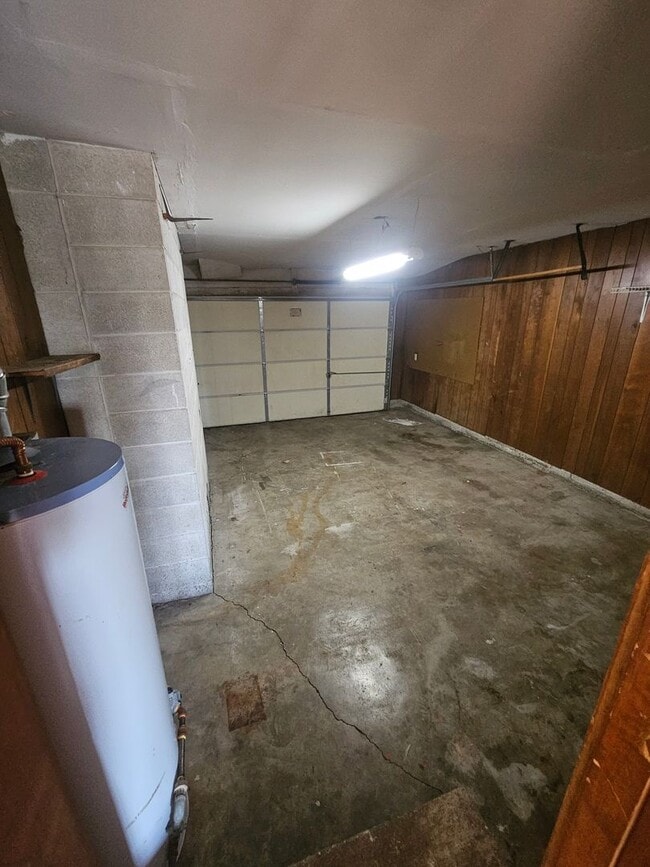 Building Photo - 3 Bedroom | 2 Bathroom | 2 Car Garage | Springfield MO!