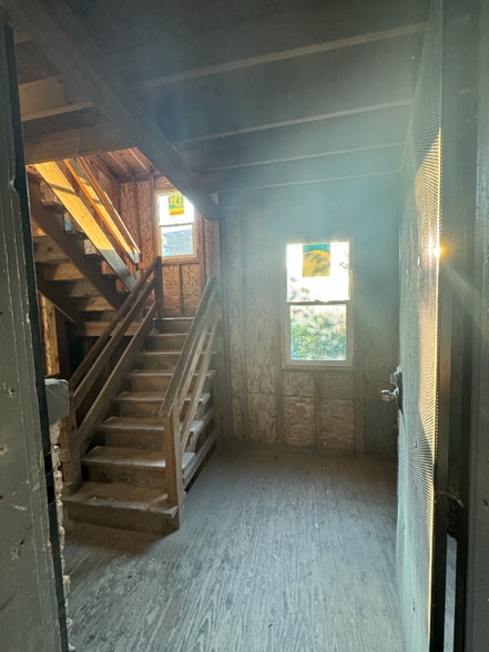 Building Photo - 8046 Ellis Ave