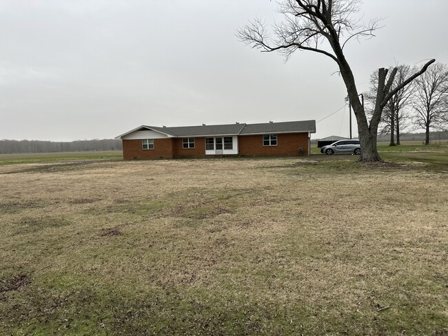 Primary Photo - 442 Old Railroad Rd