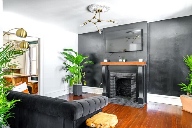 Building Photo - 33 Lundy St