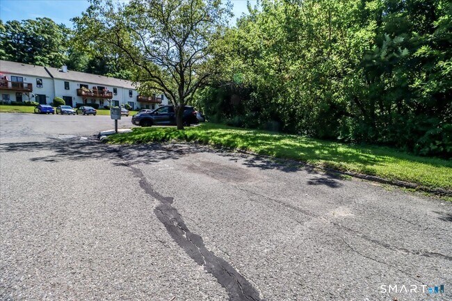 Building Photo - 171 Aspetuck Vlg