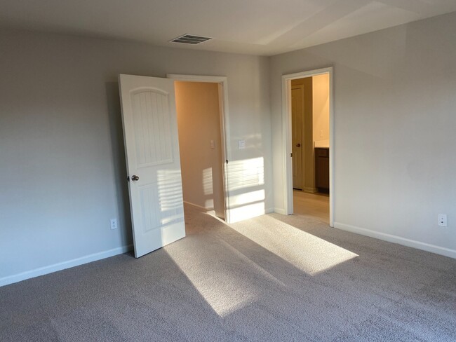 Building Photo - Modern 3-Story Townhome Near Woodstock High & Middle School