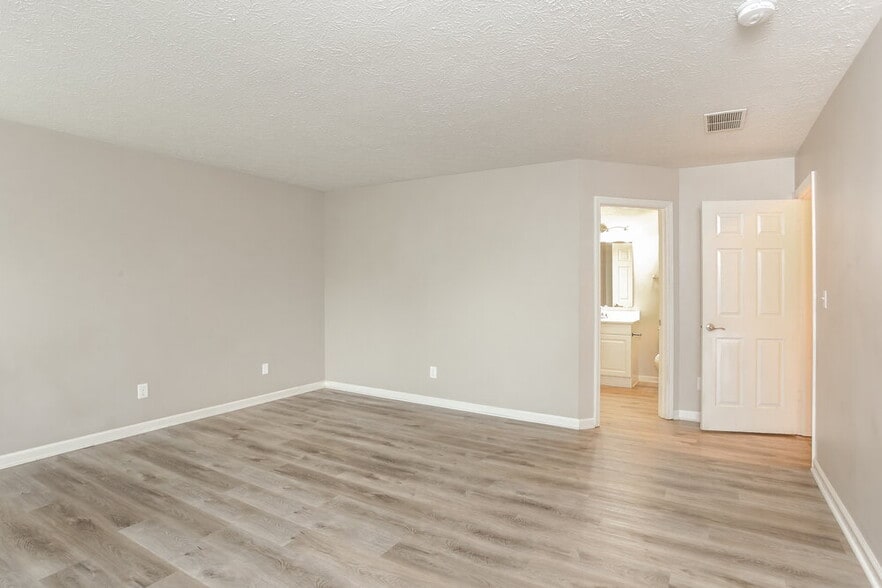 Building Photo - 5765 Arlington Dr