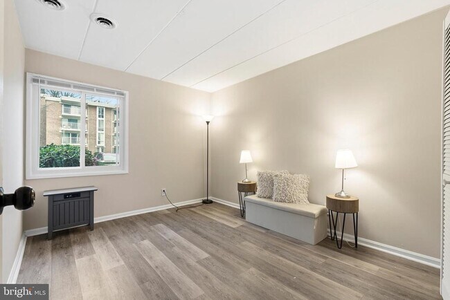 Building Photo - 2648 Redcoat Dr