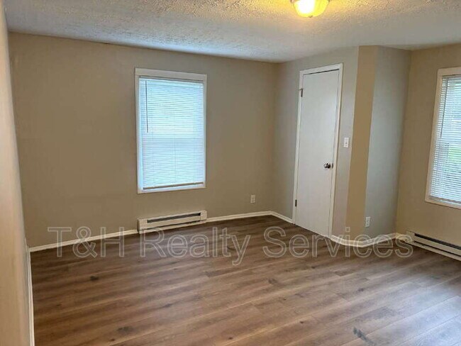 Building Photo - 3180 Blue Bluff Rd