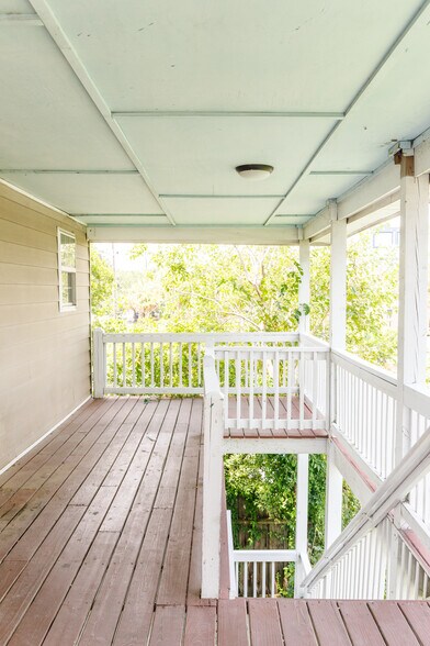 Building Photo - 116 America St