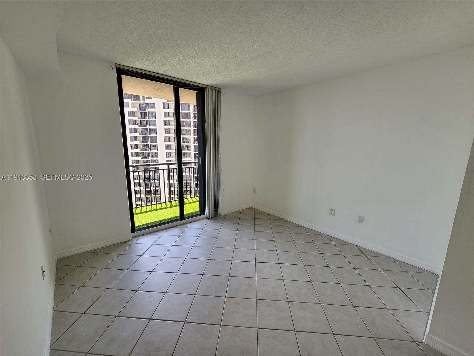 Building Photo - 540 Brickell Key Dr