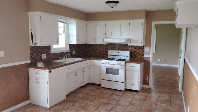 Building Photo - 1409 Evelyn Ln