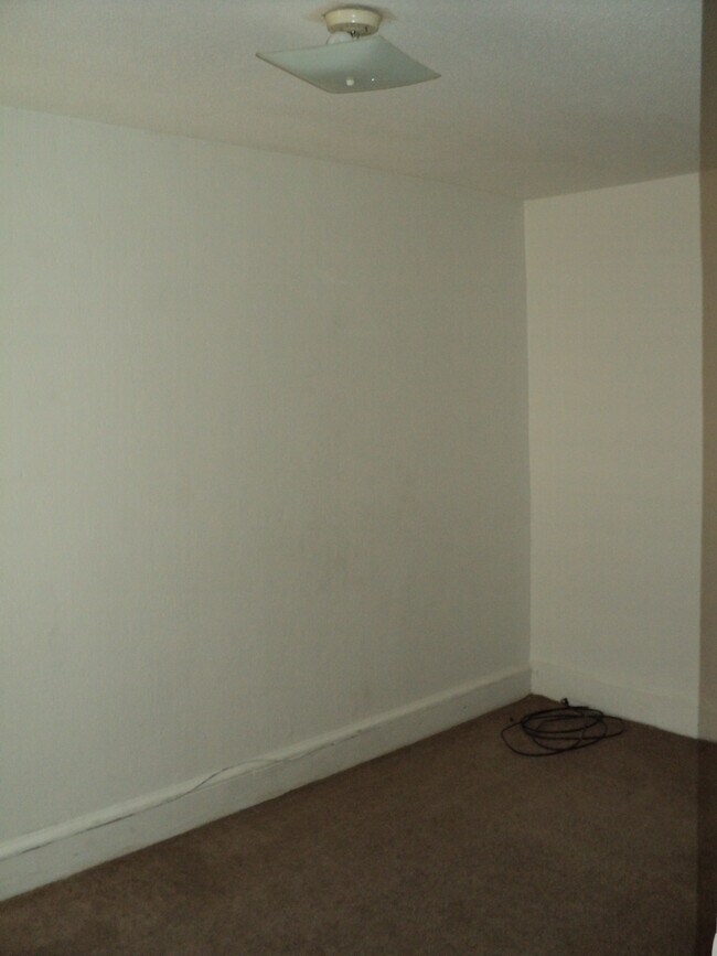 Building Photo - 25 E Bringhurst St