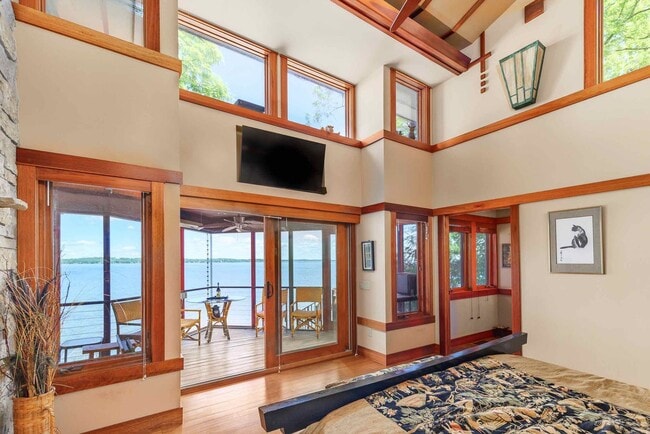 Building Photo - Lake Mendota Dream Home in Desirable Sprin...