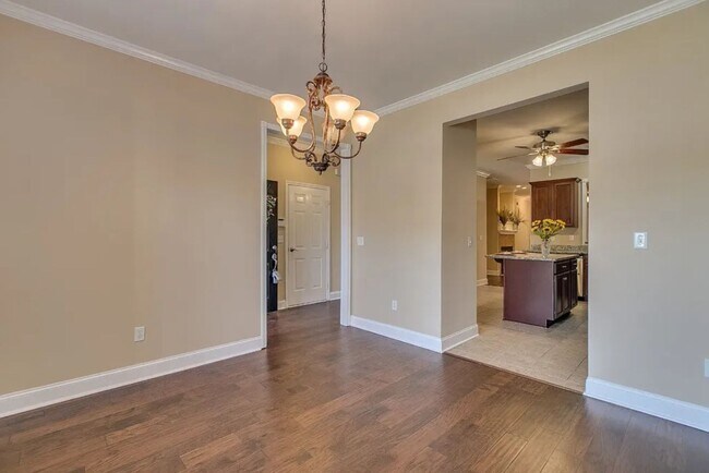 Building Photo - FOR LEASE- CONDO, WALKING DISTANCE TO MTSU CAMPUS!