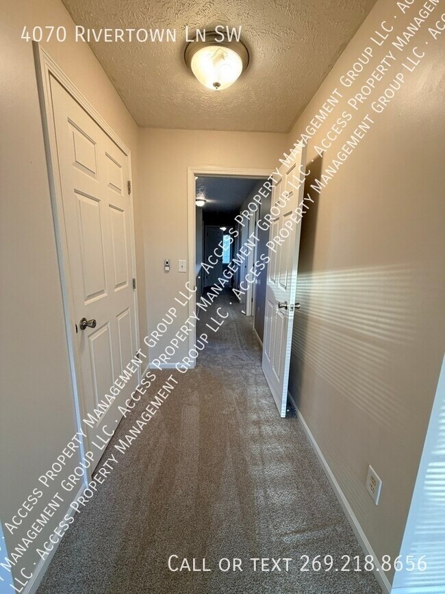 Building Photo - 4070 Rivertown Ln SW