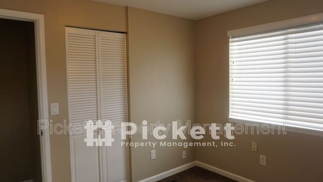 Building Photo - 10421 Ashley Cir NW