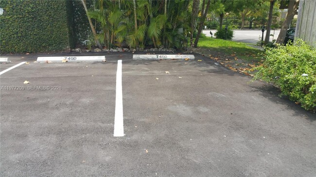 Building Photo - 7400 NE 6th Ct