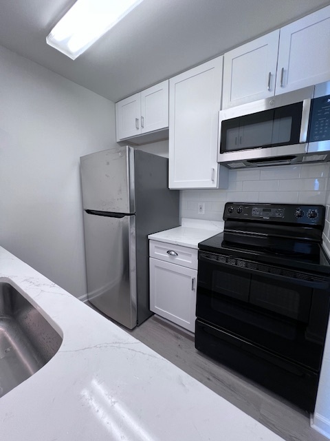 Kitchen - 33 Fern Oak Cir