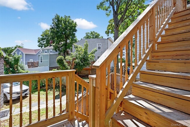 Building Photo - 165 W Main St