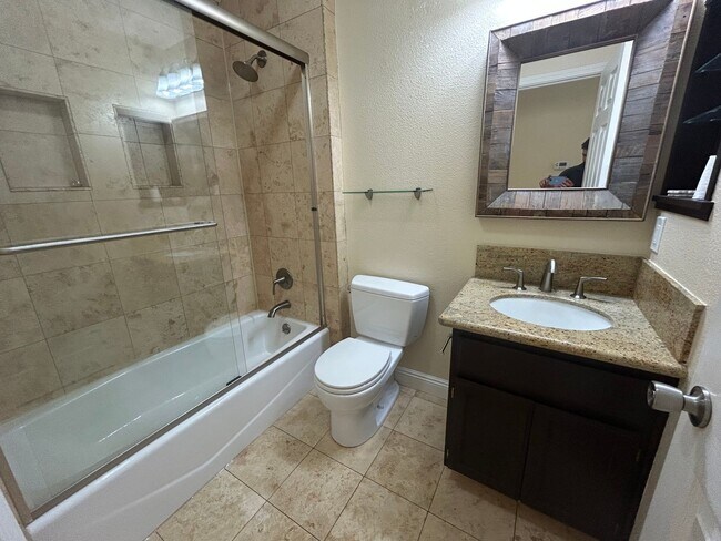 Building Photo - Nice home in Turlock