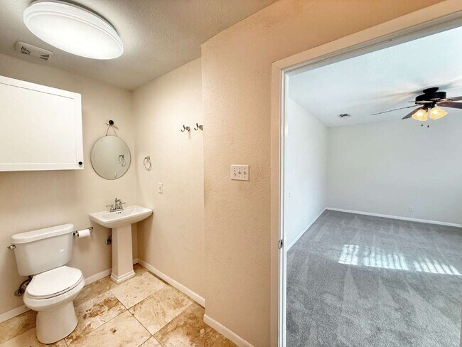 Building Photo - Charming 3-Bedroom Home with Spacious Layo...