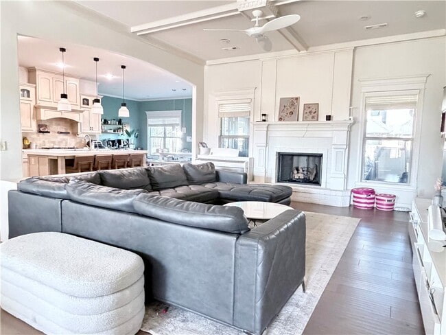 Building Photo - 609 SE Hendrix St