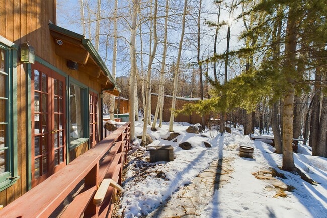 Building Photo - 209 E Reds Rd