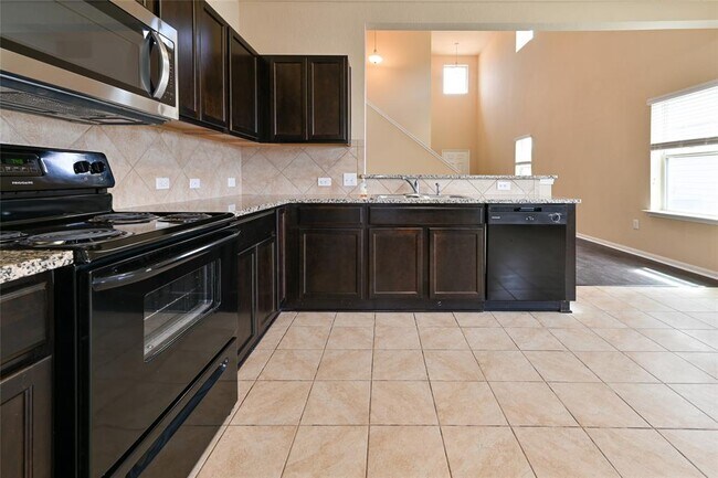 Building Photo - 613 Pinnacle Dr