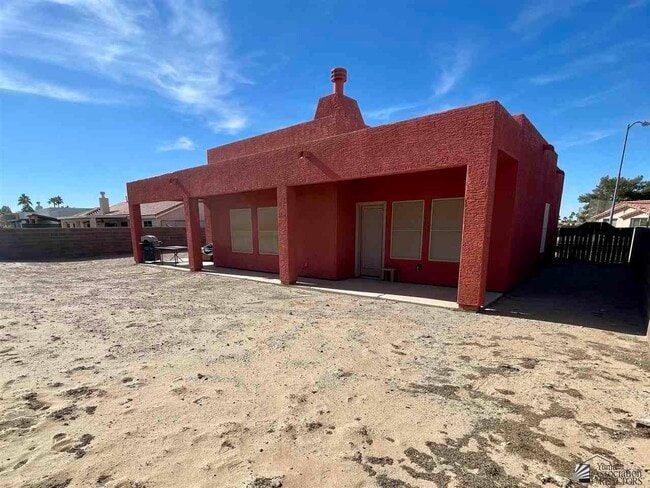 Building Photo - 10277 S Del Rey Dr