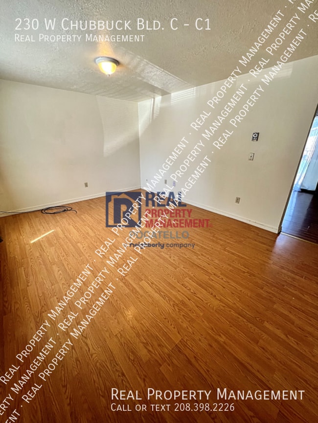 Building Photo - 230 W Chubbuck Rd