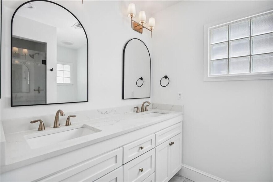 Building Photo - 1249 Goodwin