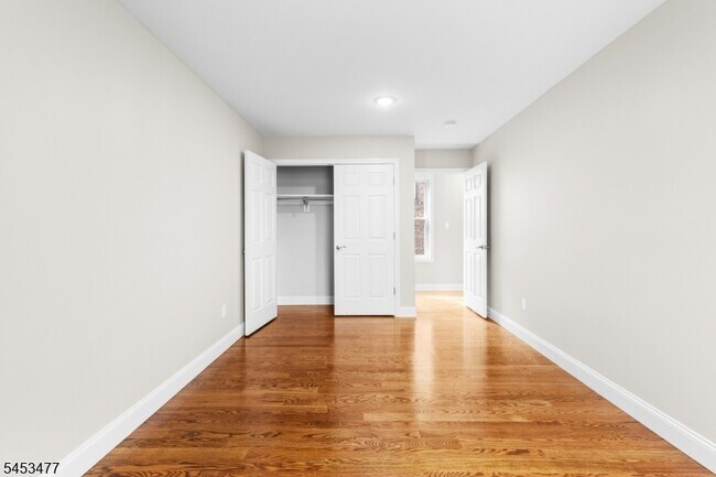 Building Photo - 806 2nd Ave
