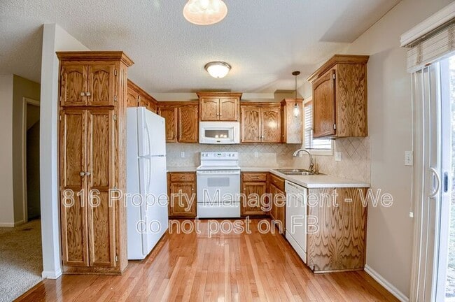 Building Photo - 5526 N Broadway