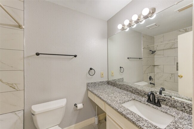 Building Photo - 2002 Gentryside Dr