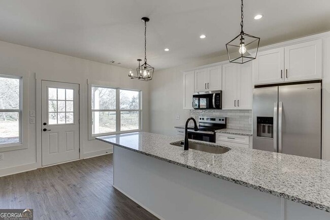 Building Photo - 569 Clayton St