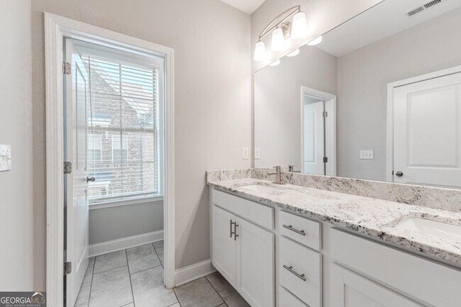 Building Photo - 5051 Pinckney Ln