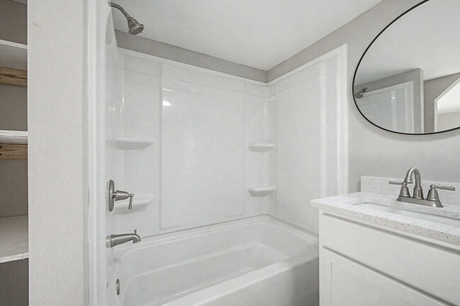 Building Photo - 512 W Bach Dr