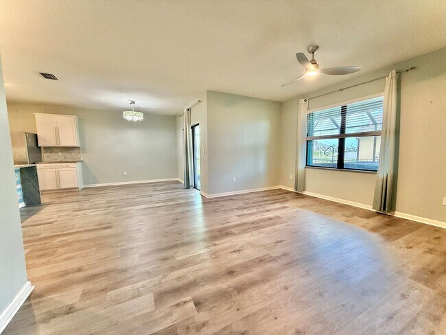 Building Photo - Spacious Home in Crystal Bay offering 4 bedrooms with upgrades throughout