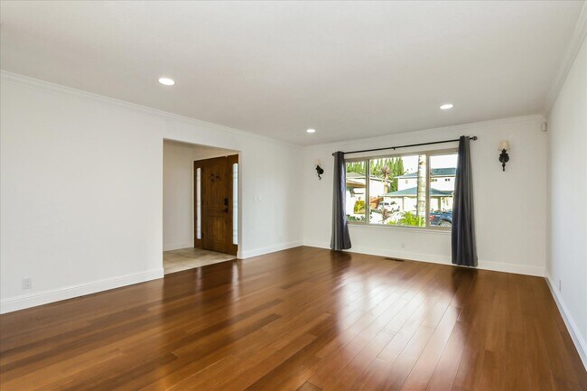 Building Photo - 249 Purple Glen Dr